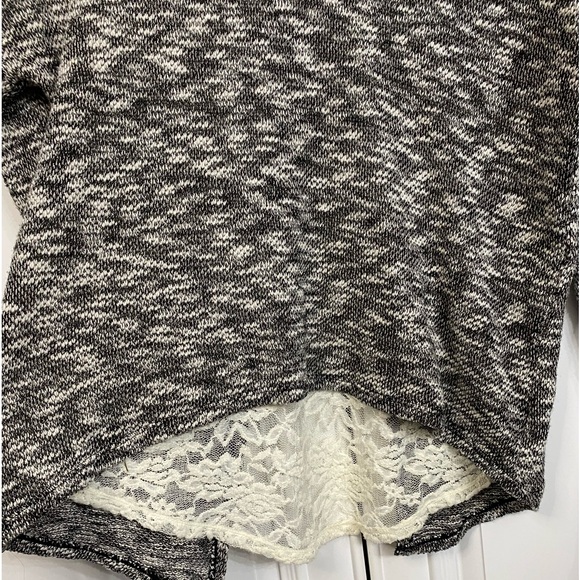 G 21 Women's Medium Scoop Neck Sweater Black Cream Specks Cream Lace Panel Top - Picture 3 of 9